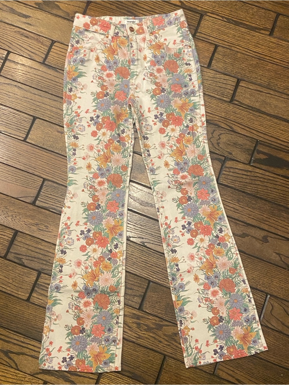 Wrangler Floral Print Westward High Rise Boot size 26/32 Western Feminine Jeans
